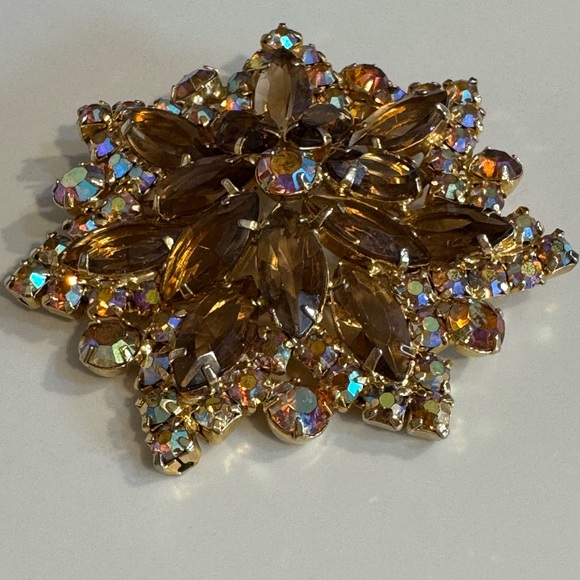 Dazzling Vintage Star Flower Brooch - Picture 6 of 6